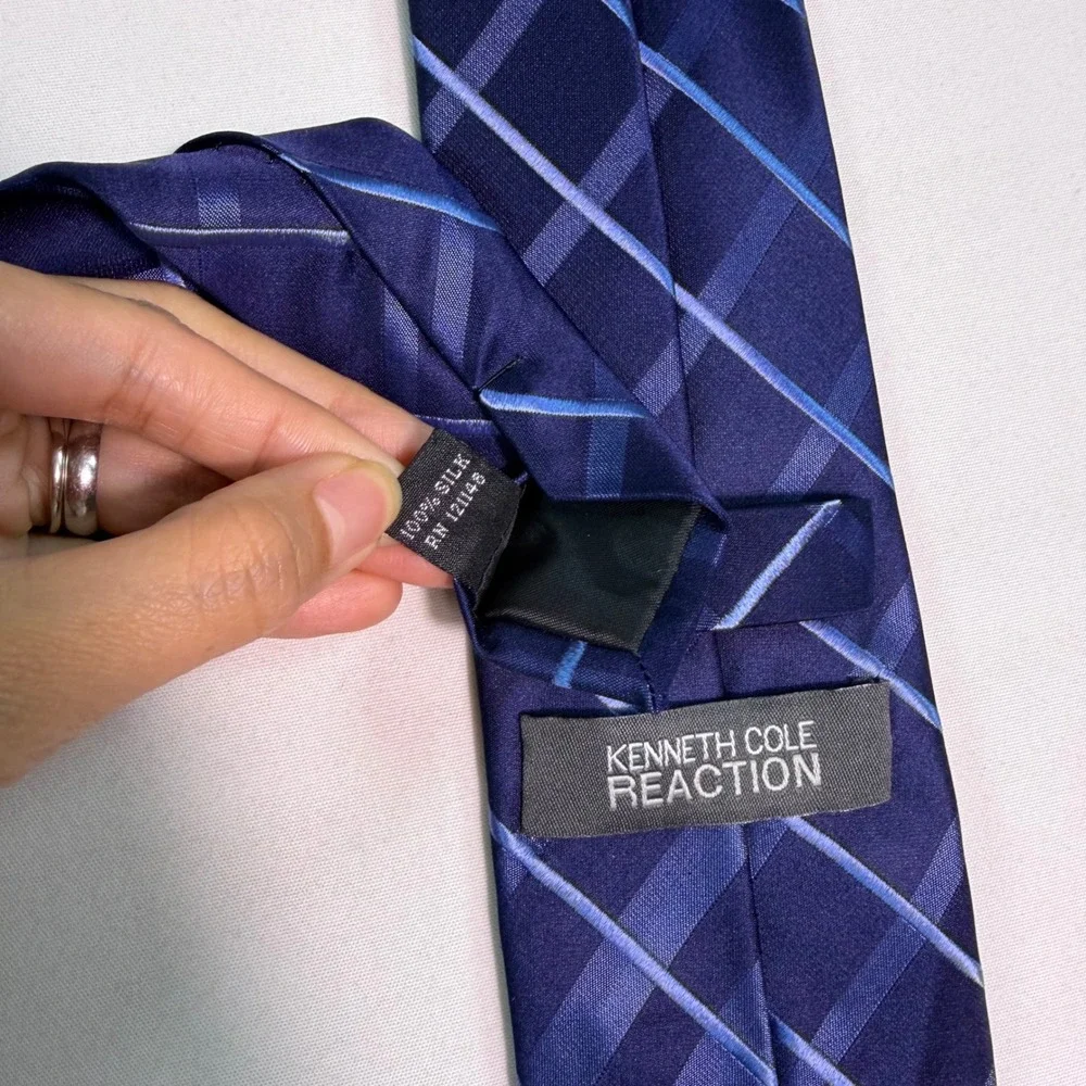 Kenneth Cole Reaction Mens Blue Plaid Striped 100% Silk Necktie Formal Business